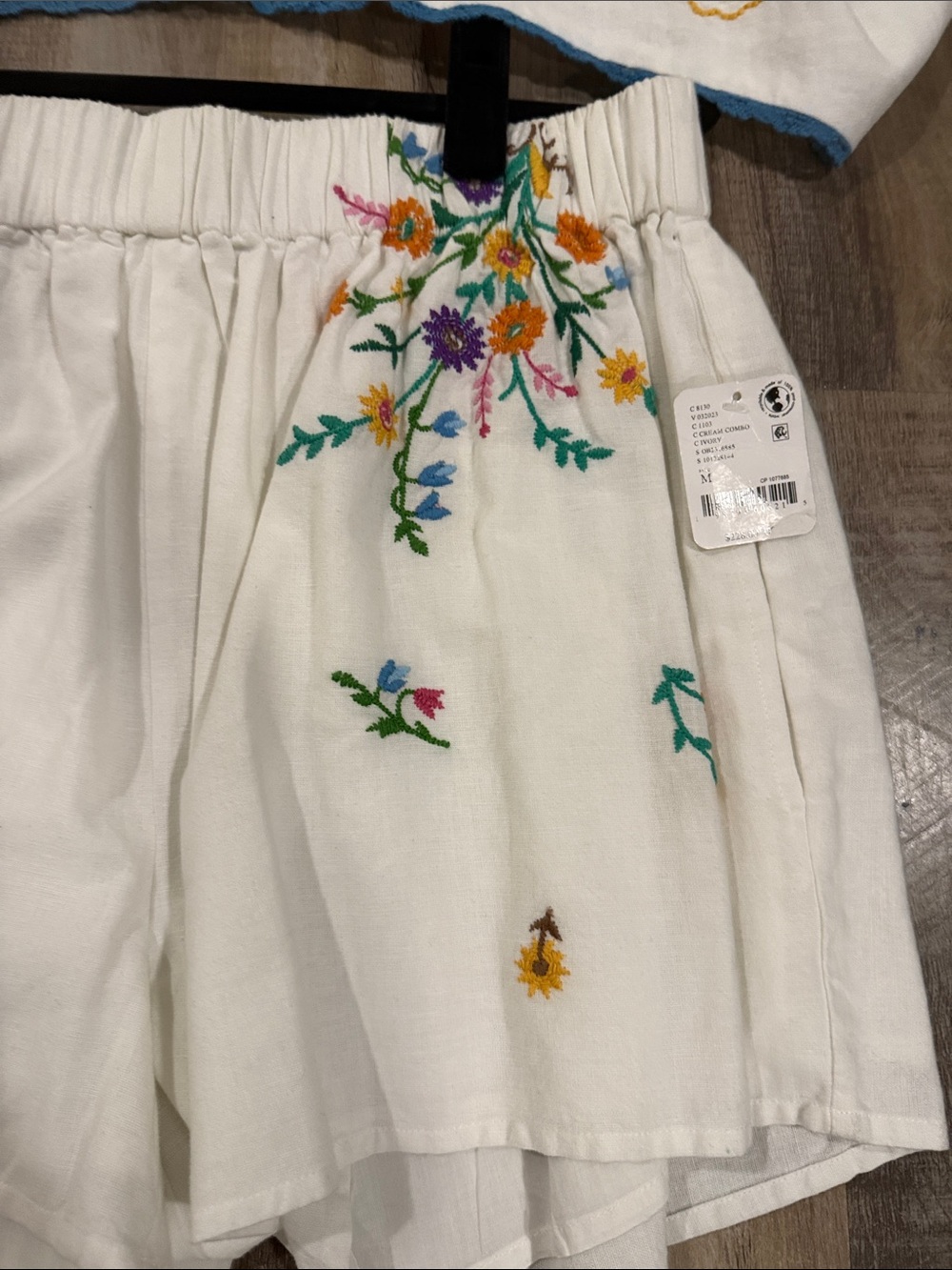 Embroidered White Floral High-Waist Women’s Shorts and tie top size M - Picture 3 of 6
